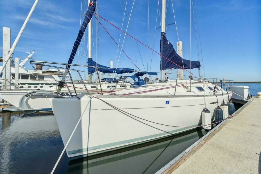 MARIANDL 33ft Beneteau Yacht For Sale