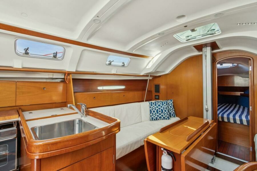 MARIANDL 33ft Beneteau Yacht For Sale