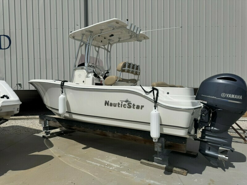 21ft NauticStar Yacht For Sale