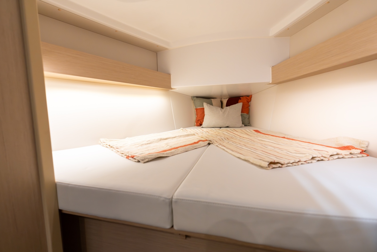 LOWE TIDE 30ft Beneteau Yacht For Sale