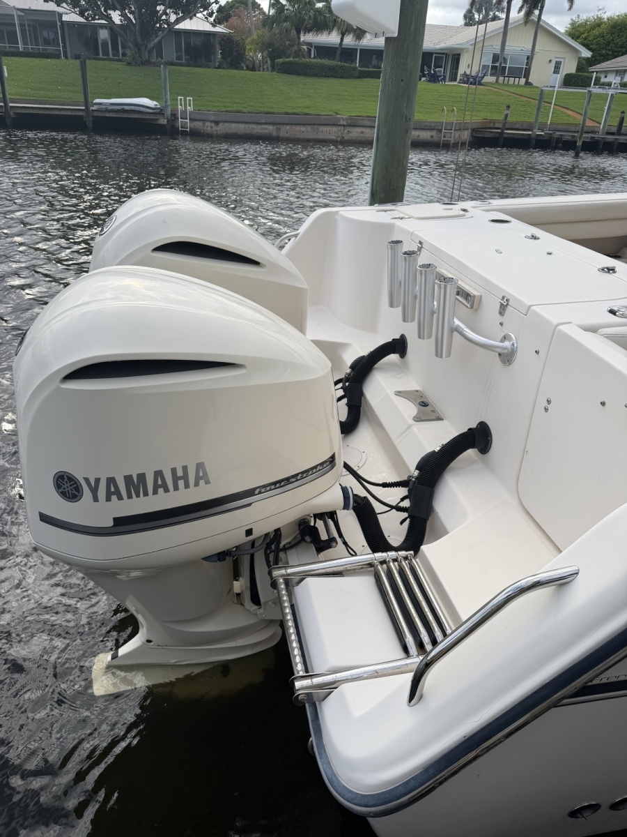 30ft Grady White Yacht For Sale