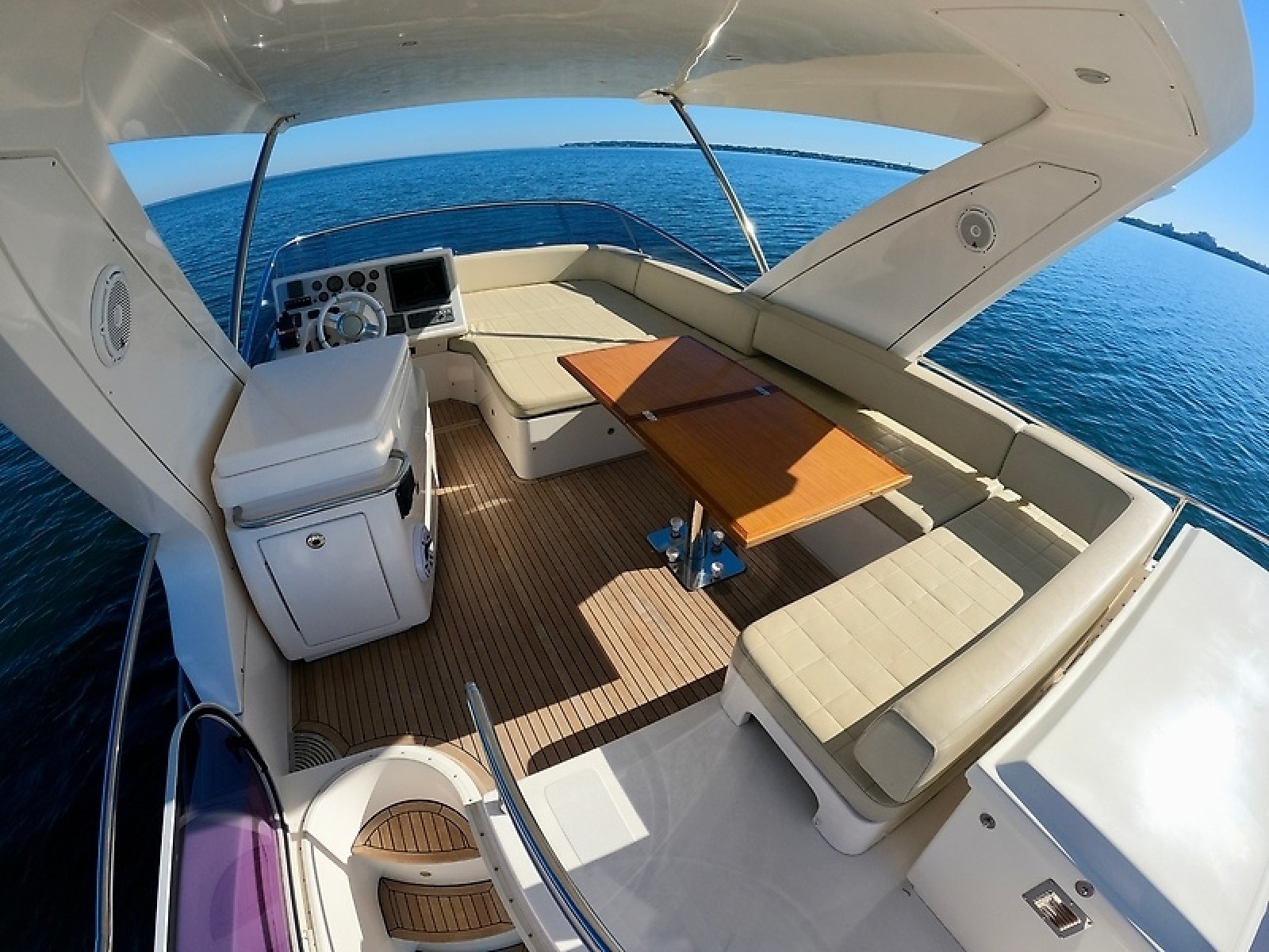 53' 2011 Azimut FlyBridge