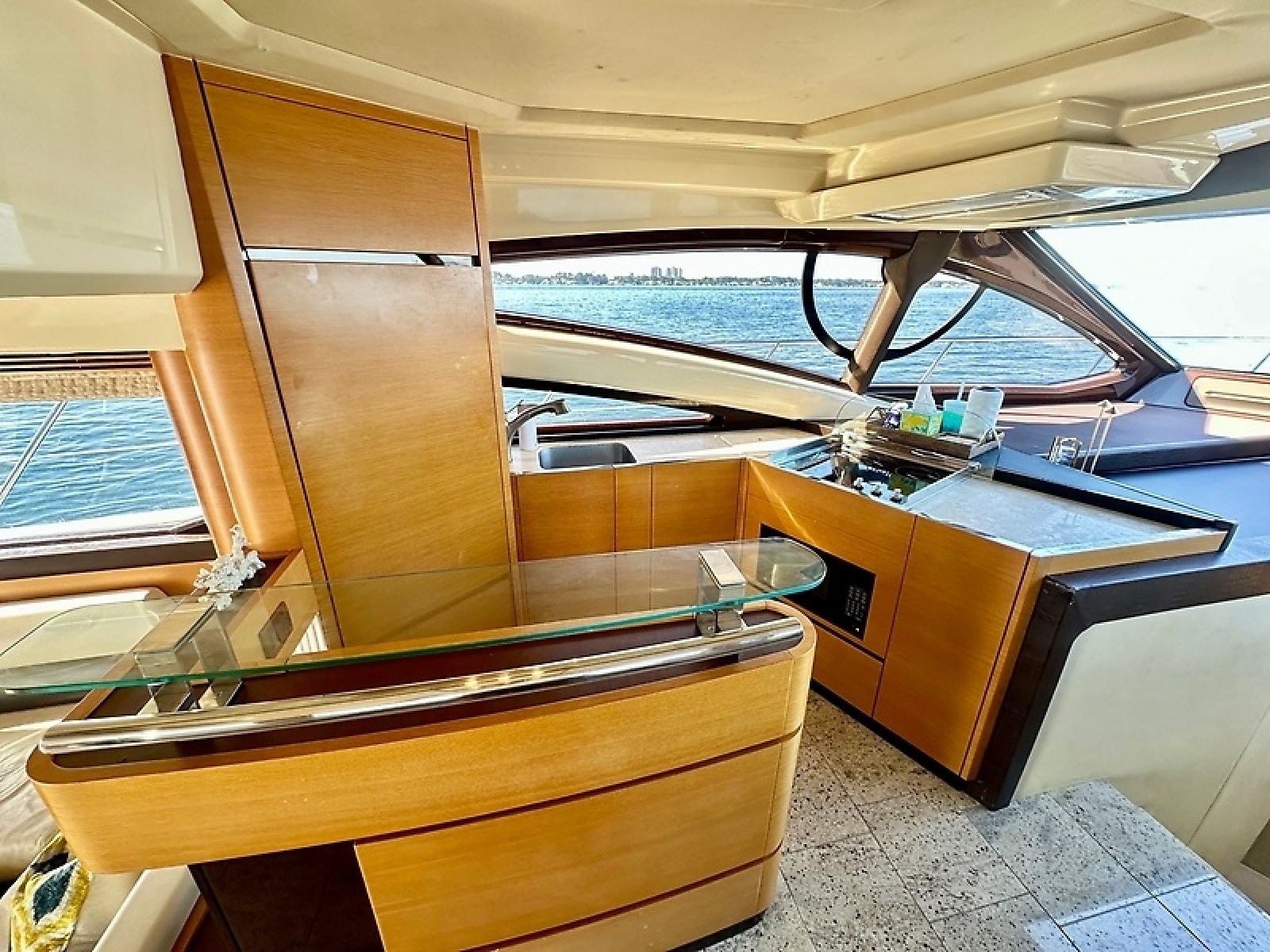 53' 2011 Azimut FlyBridge
