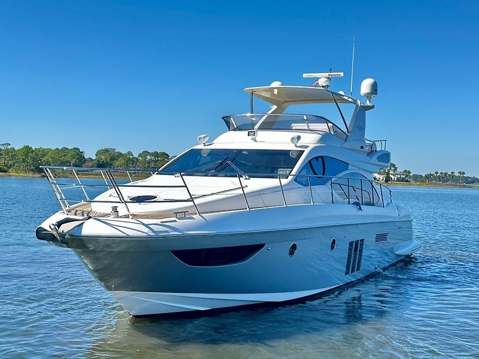 53' 2011 Azimut FlyBridge