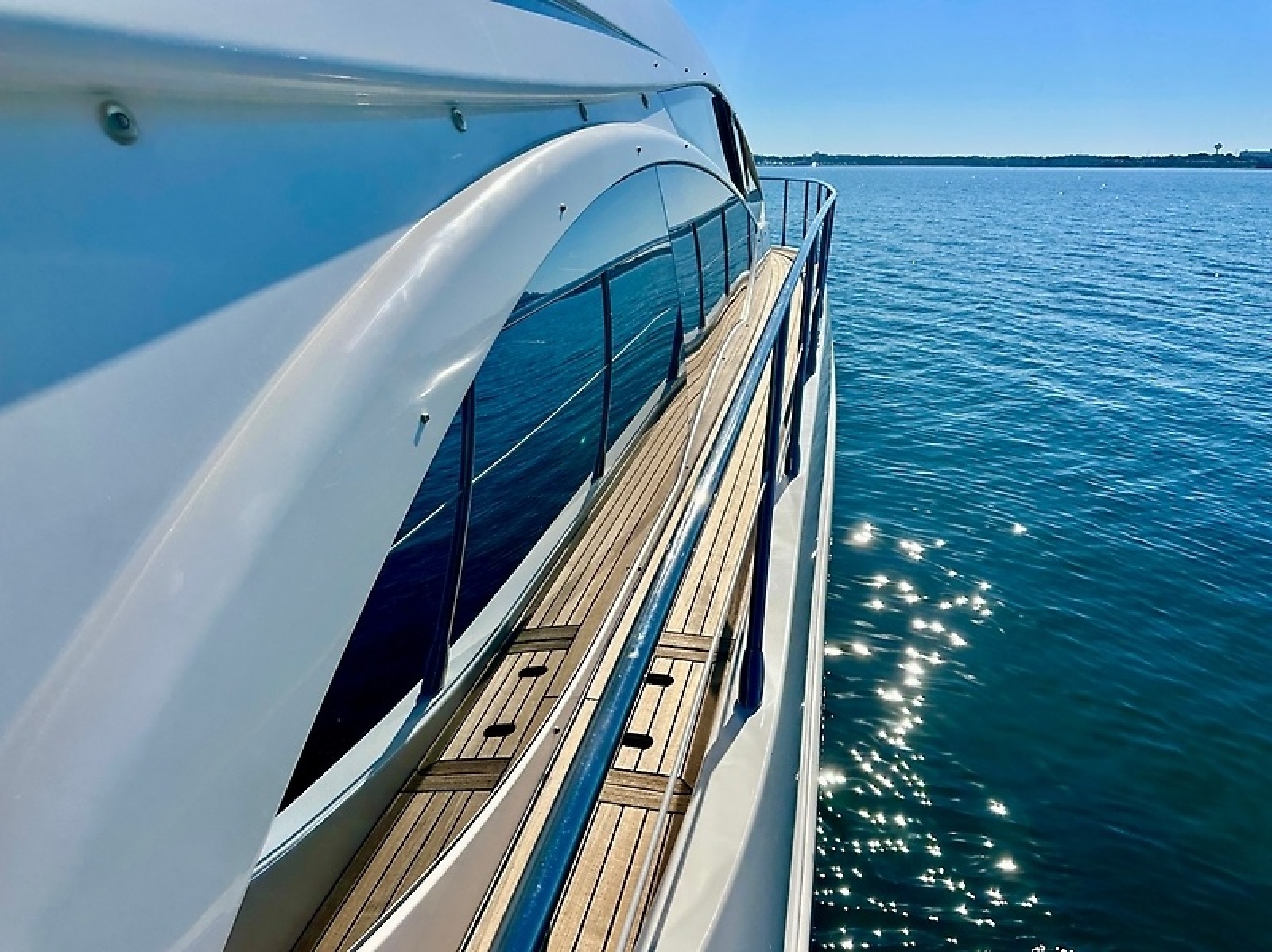 53' 2011 Azimut FlyBridge