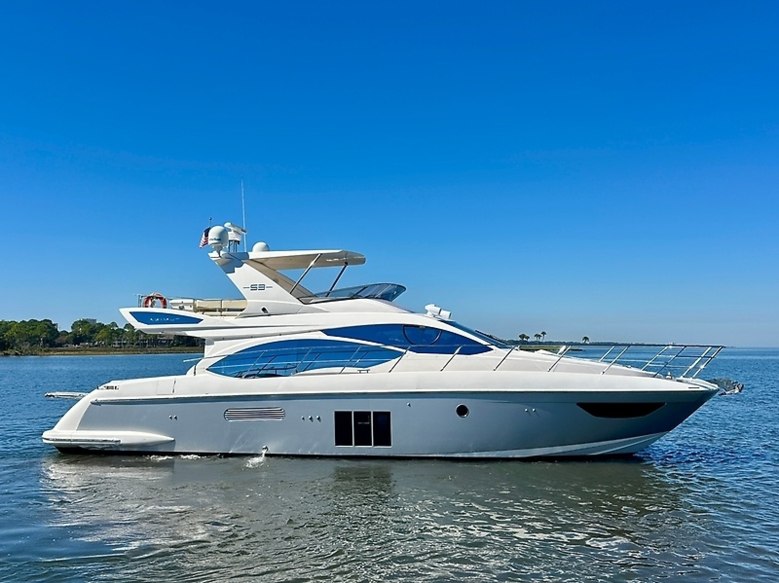 53' 2011 Azimut FlyBridge