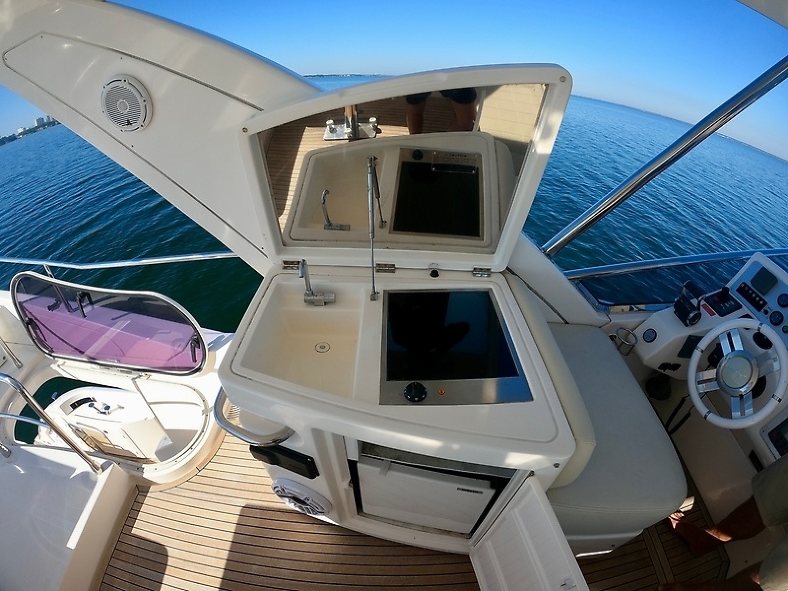 53' 2011 Azimut FlyBridge