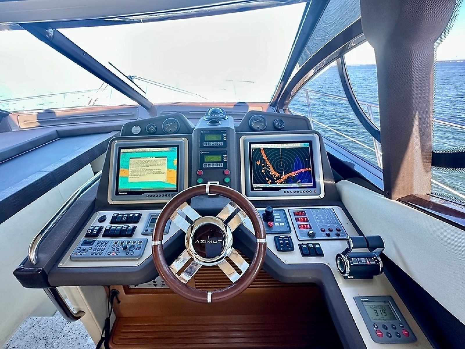 53' 2011 Azimut FlyBridge