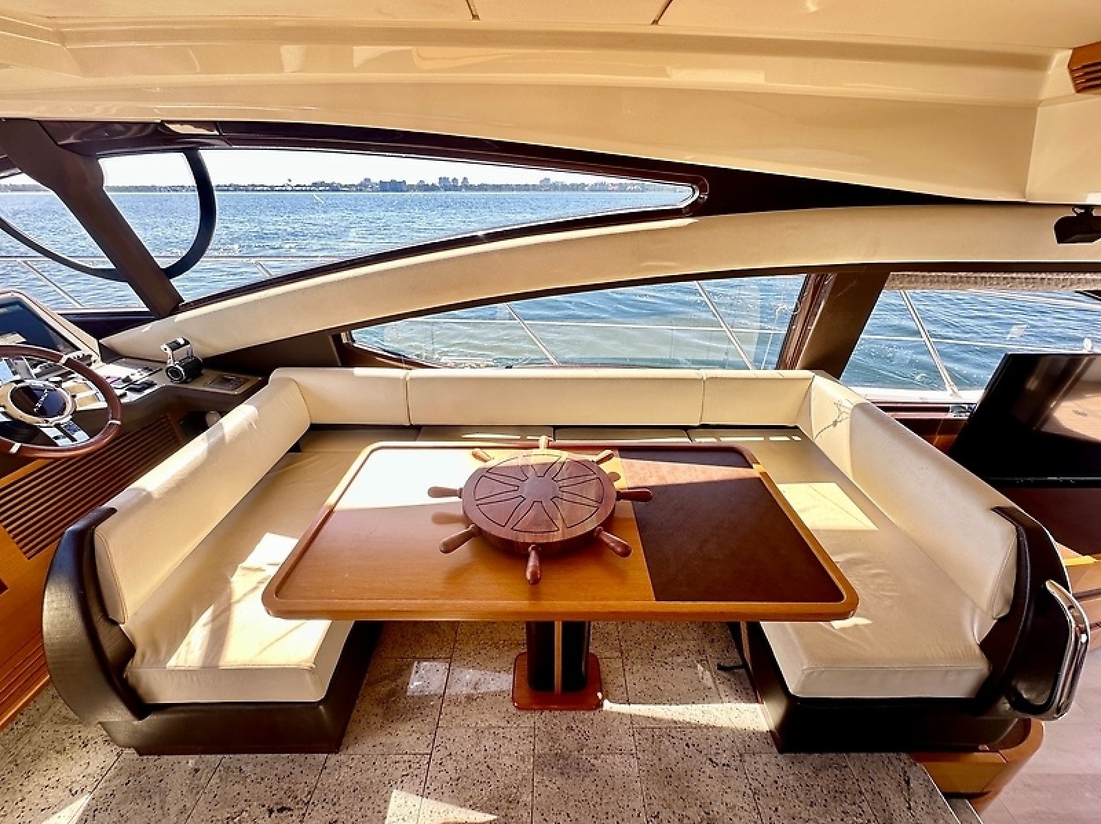 53' 2011 Azimut FlyBridge