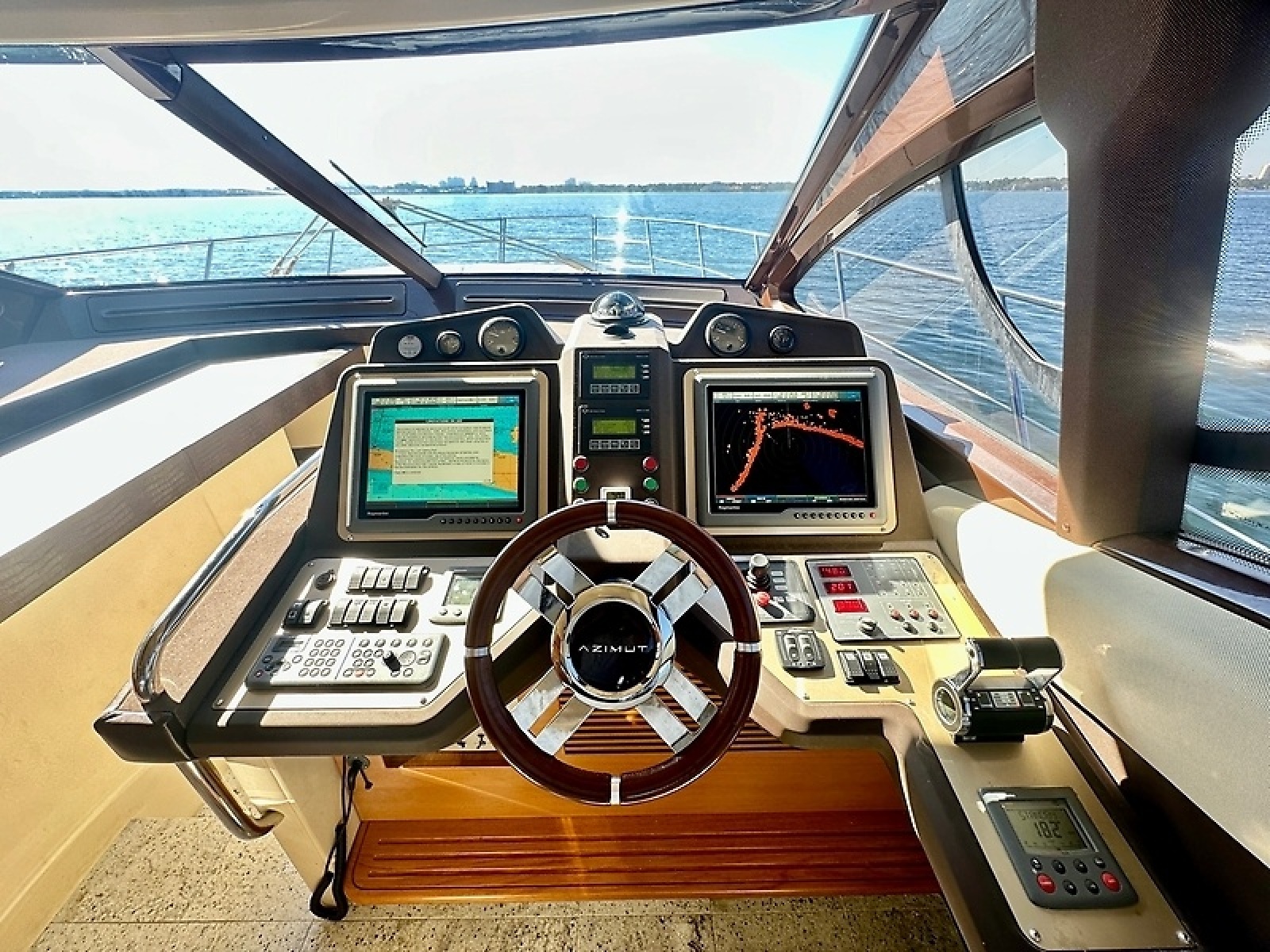 53' 2011 Azimut FlyBridge