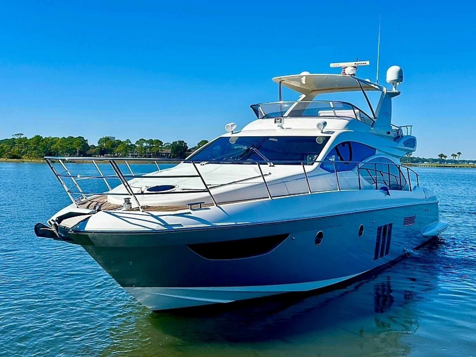 53' 2011 Azimut FlyBridge