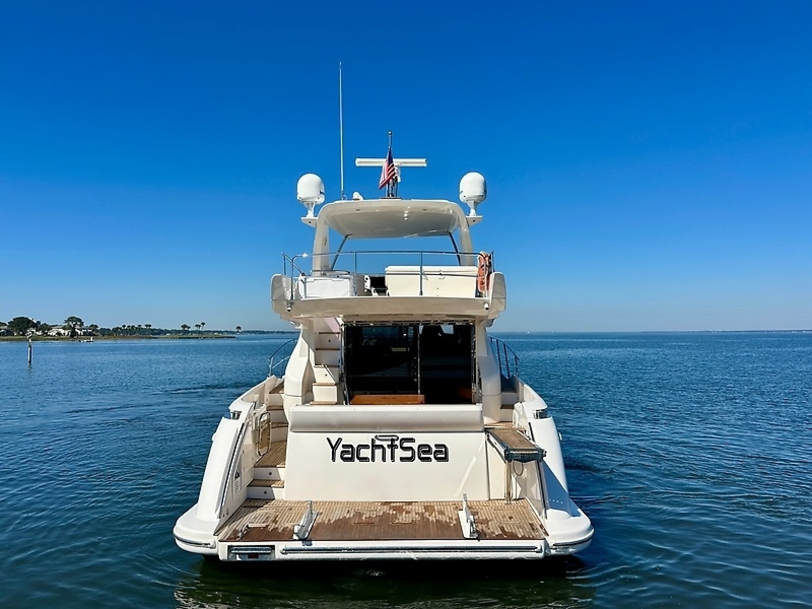 53' 2011 Azimut FlyBridge