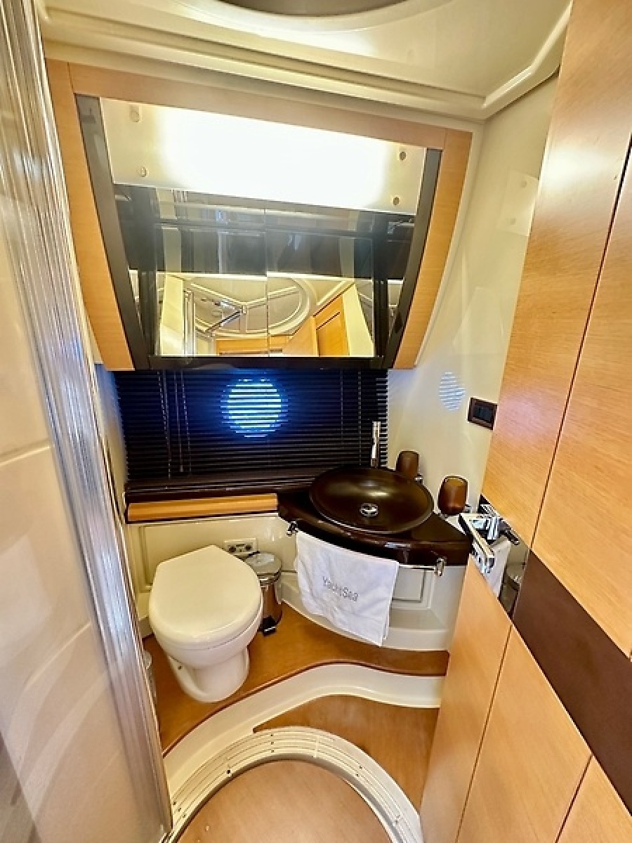 53' 2011 Azimut FlyBridge