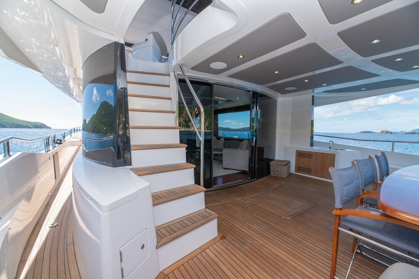 86' 2017 Sunseeker 86 Yacht