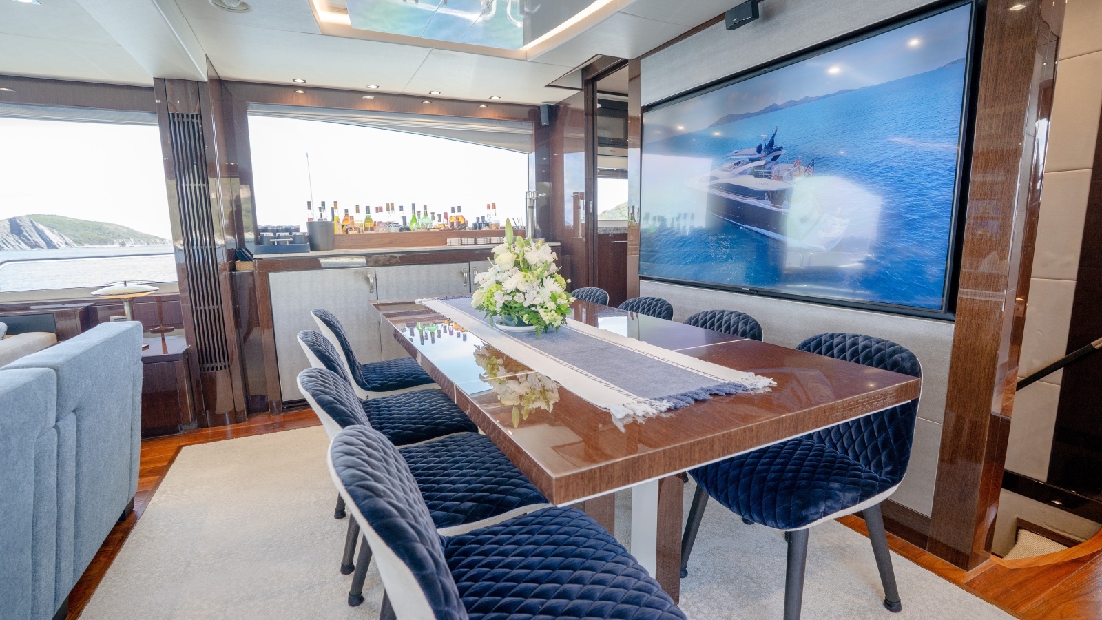 2017 Sunseeker 86 Yacht photo 32
