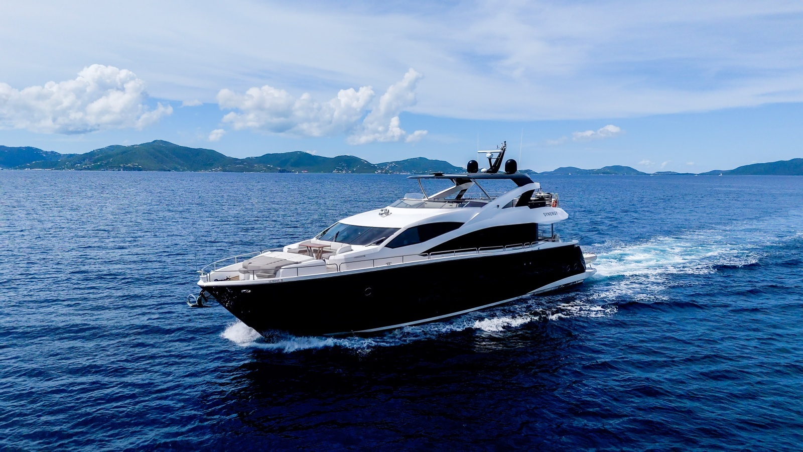 2017 Sunseeker 86 Yacht photo 3