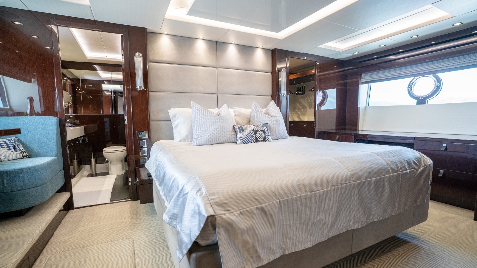 2017 Sunseeker 86 Yacht photo 54
