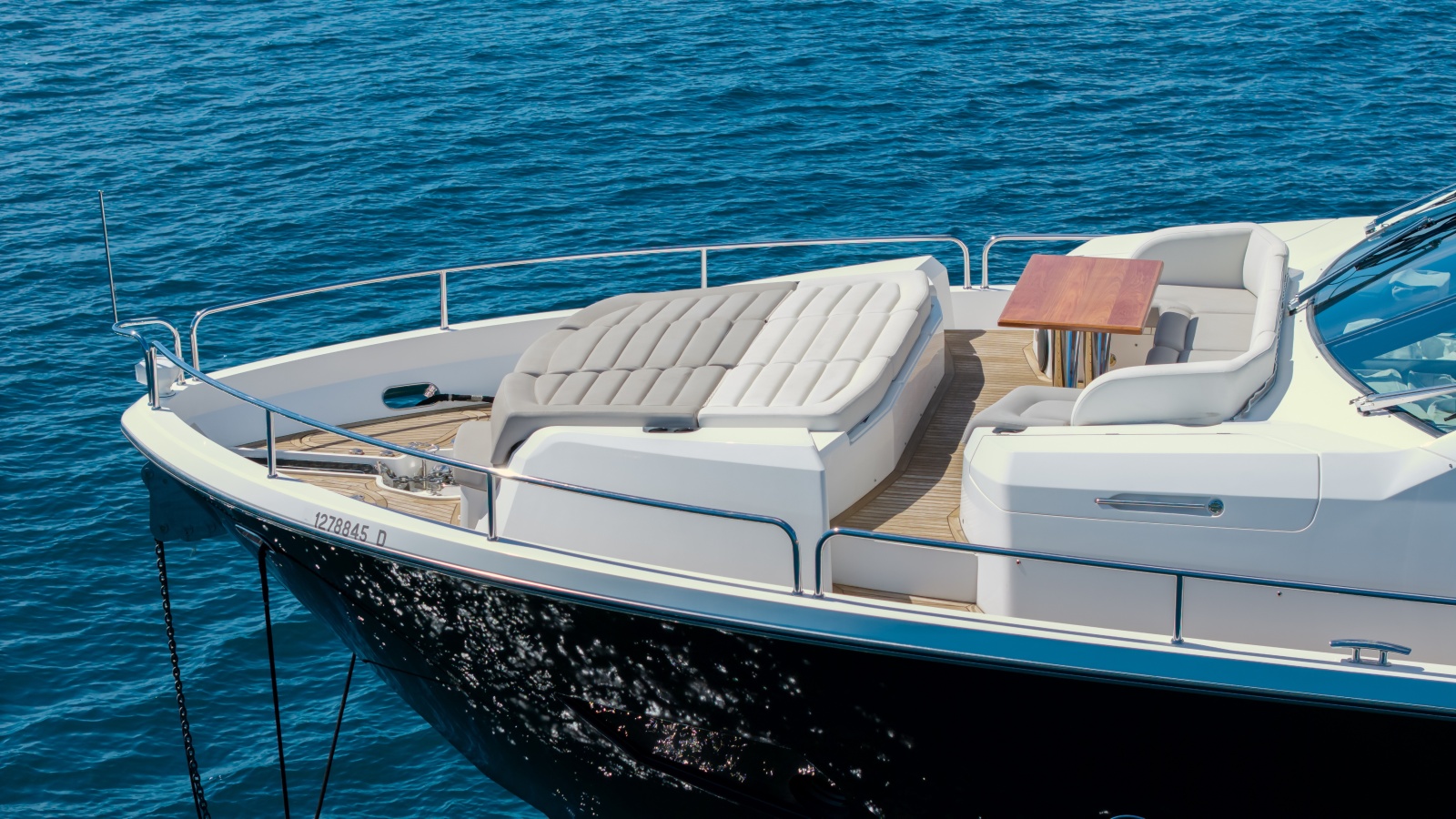 86' 2017 Sunseeker 86 Yacht