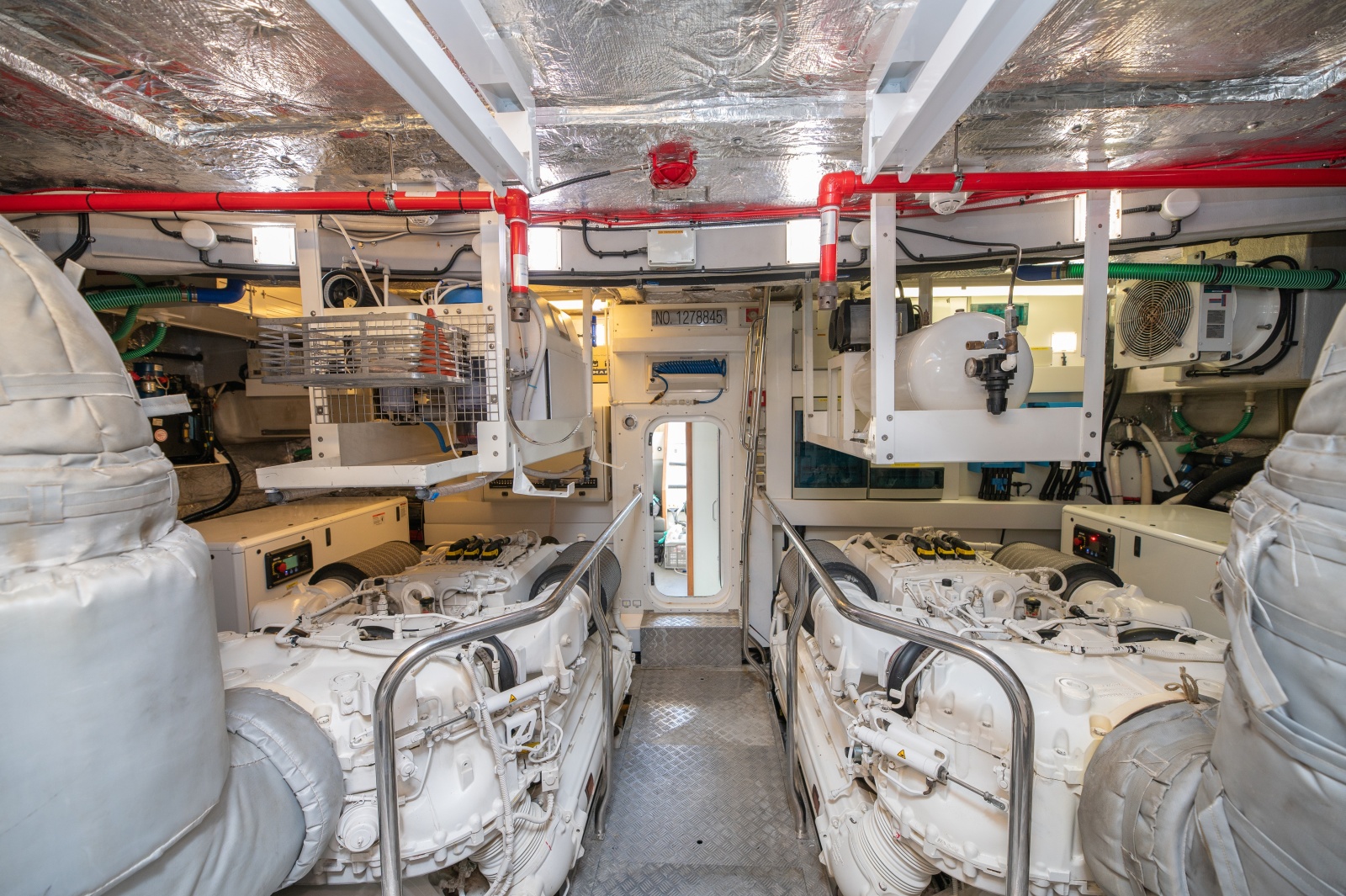 86' 2017 Sunseeker 86 Yacht