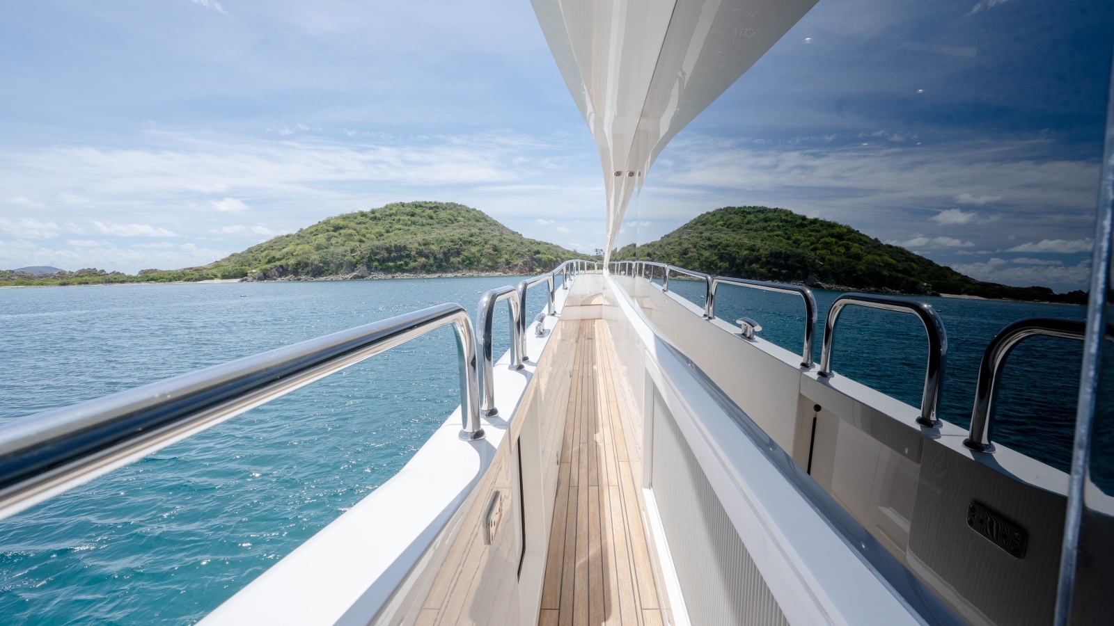 2017 Sunseeker 86 Yacht photo 84