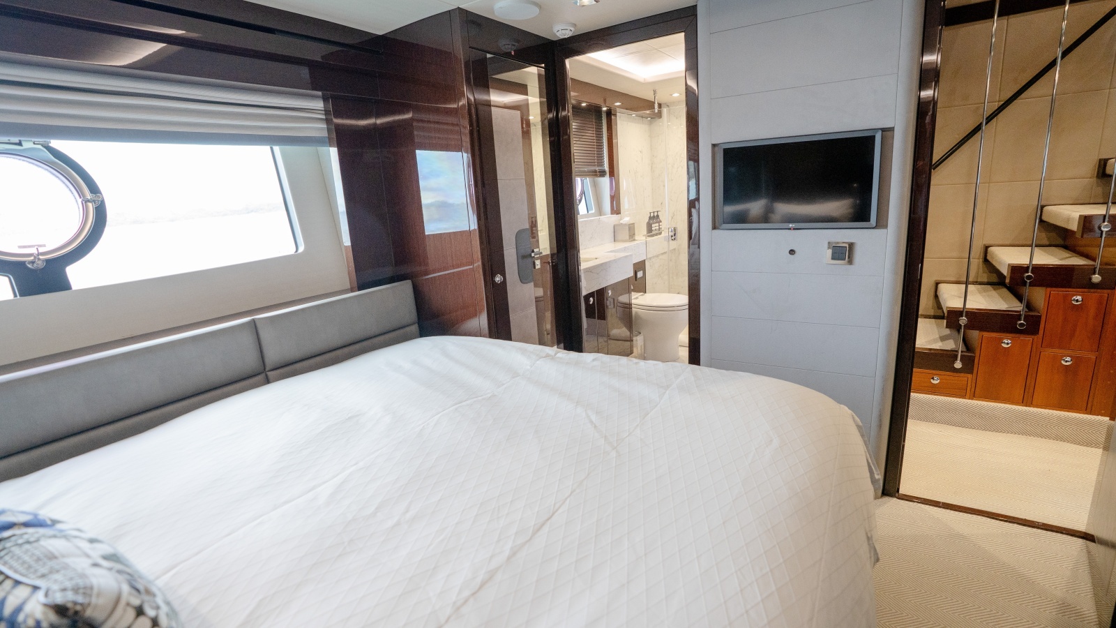 2017 Sunseeker 86 Yacht photo 77