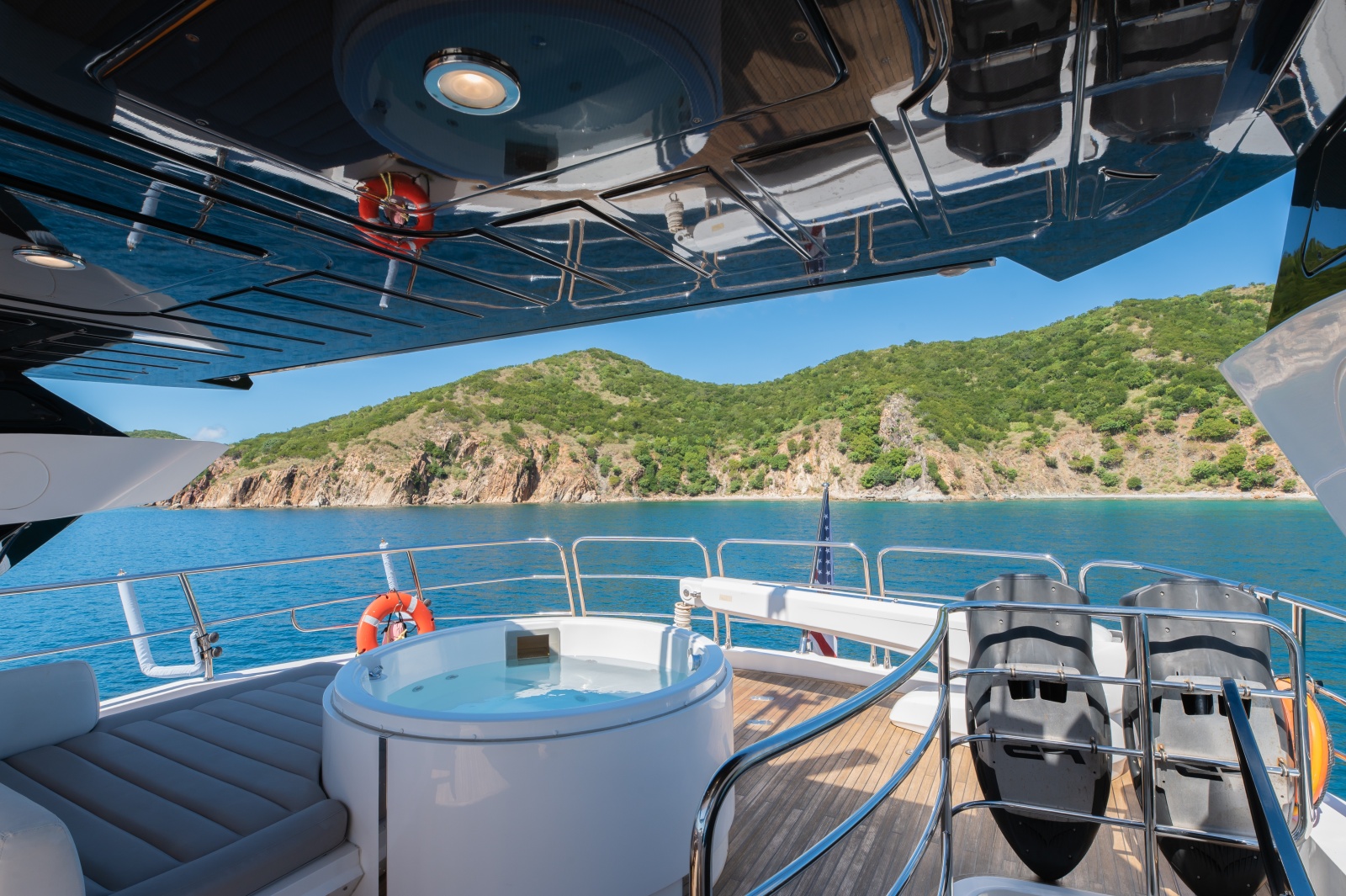 86' 2017 Sunseeker 86 Yacht