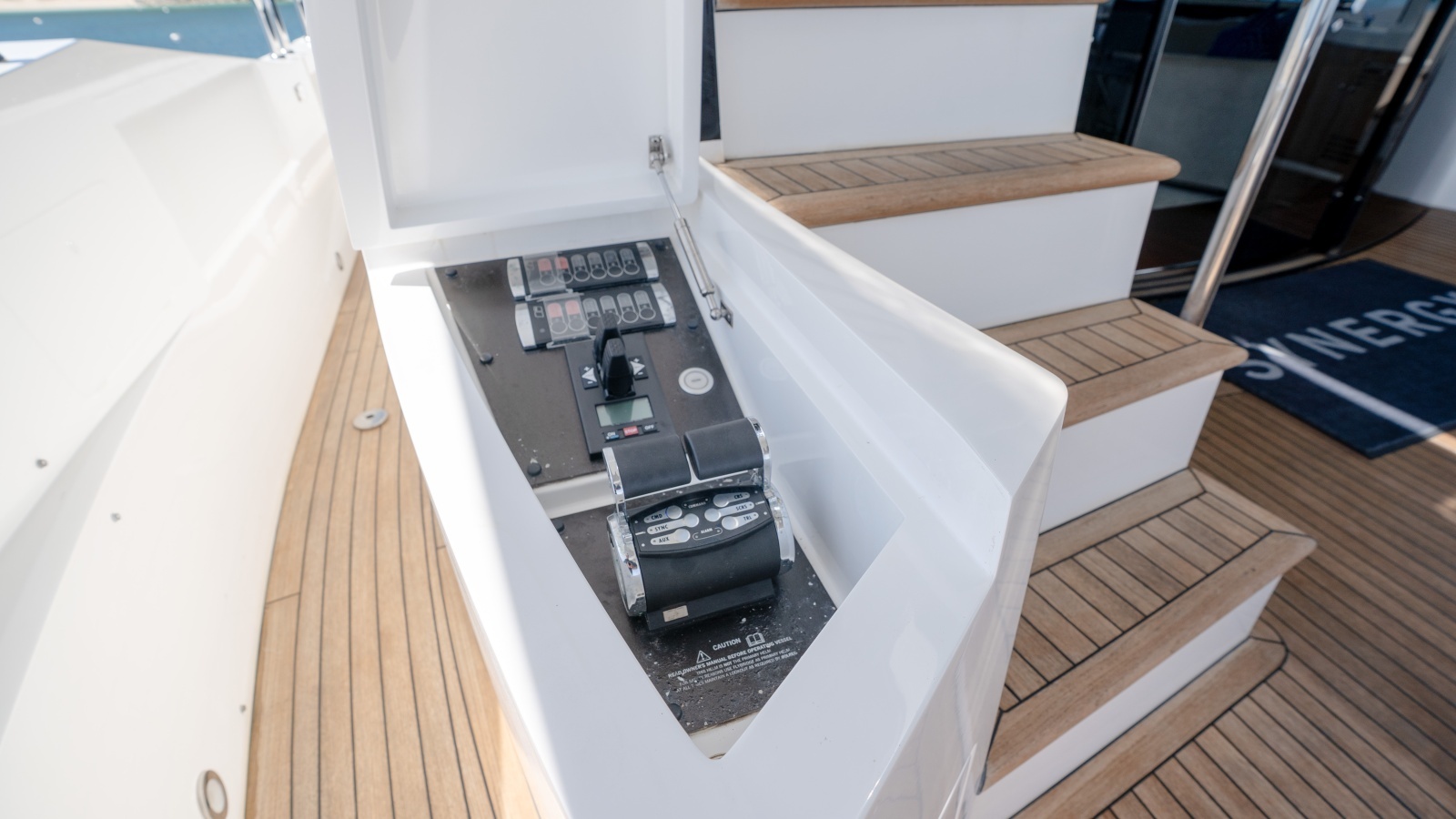 2017 Sunseeker 86 Yacht photo 28