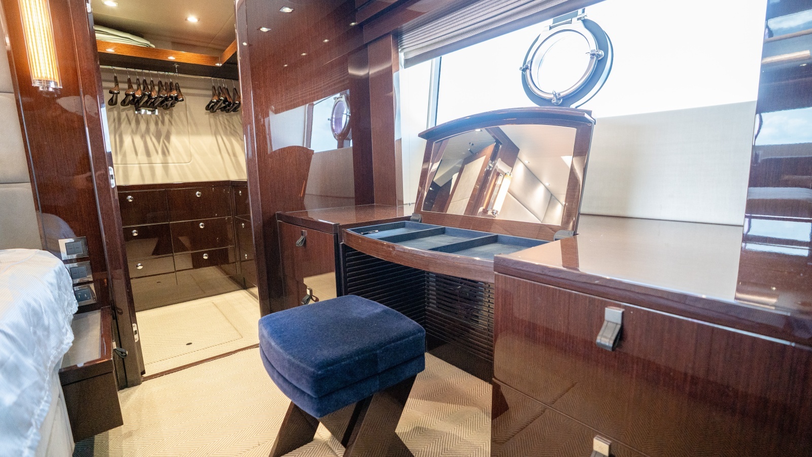 2017 Sunseeker 86 Yacht photo 57