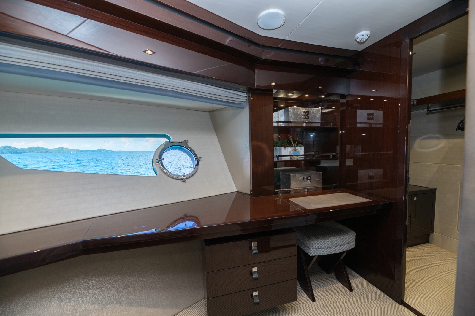 86' 2017 Sunseeker 86 Yacht