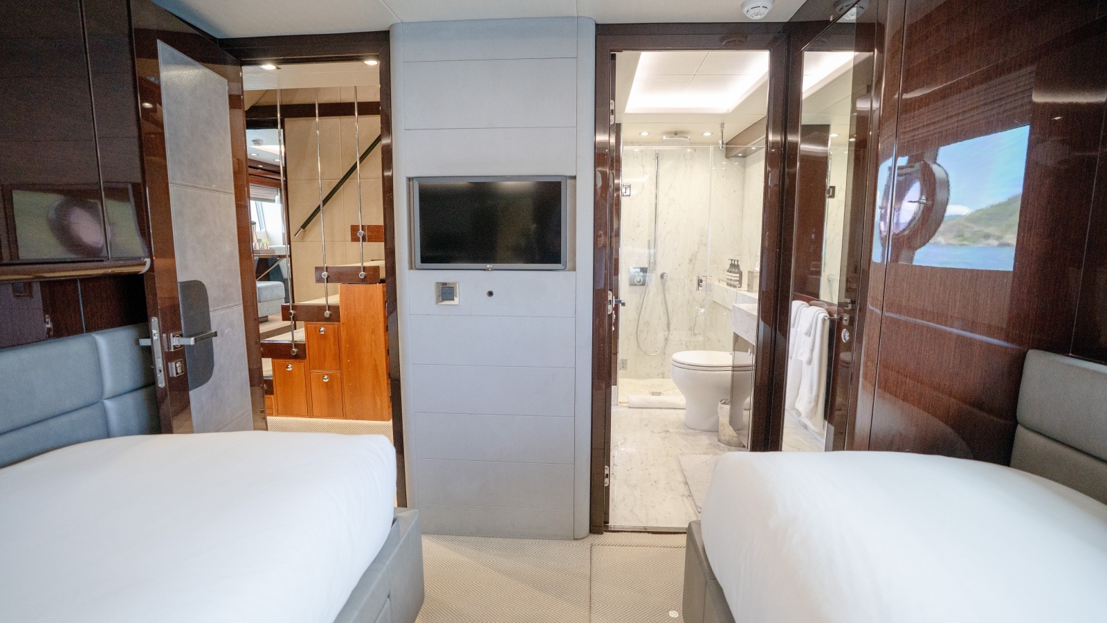 2017 Sunseeker 86 Yacht photo 82