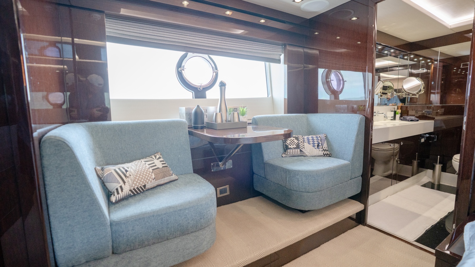 2017 Sunseeker 86 Yacht photo 56
