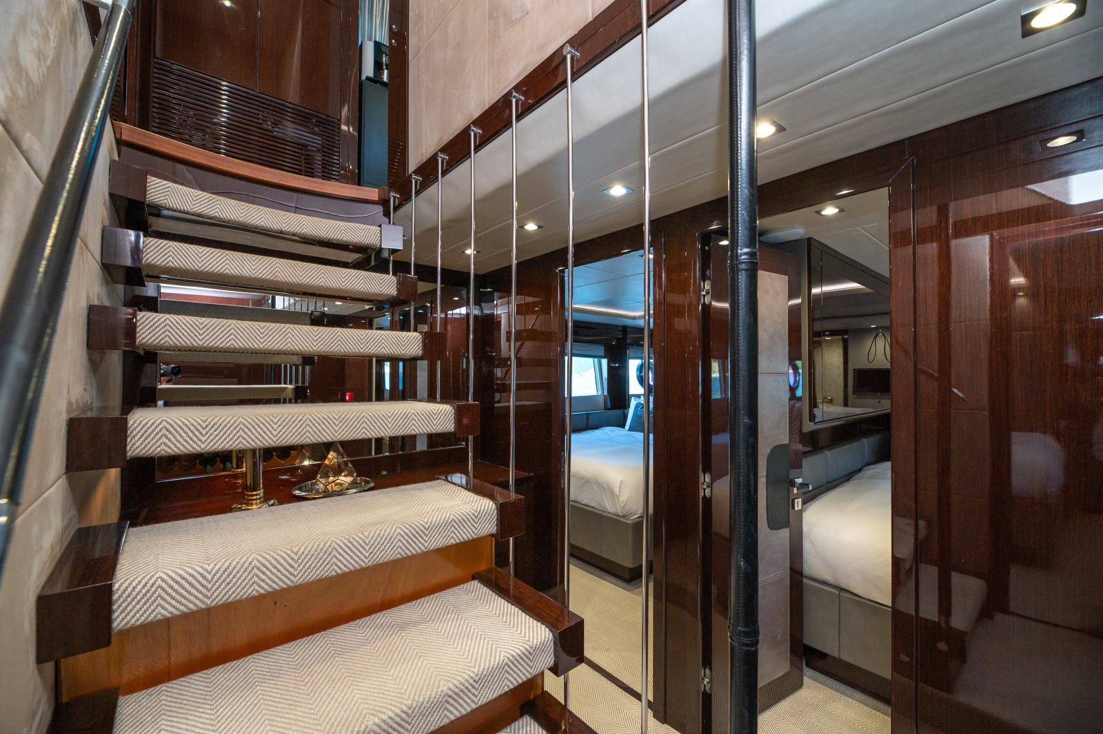 86' 2017 Sunseeker 86 Yacht