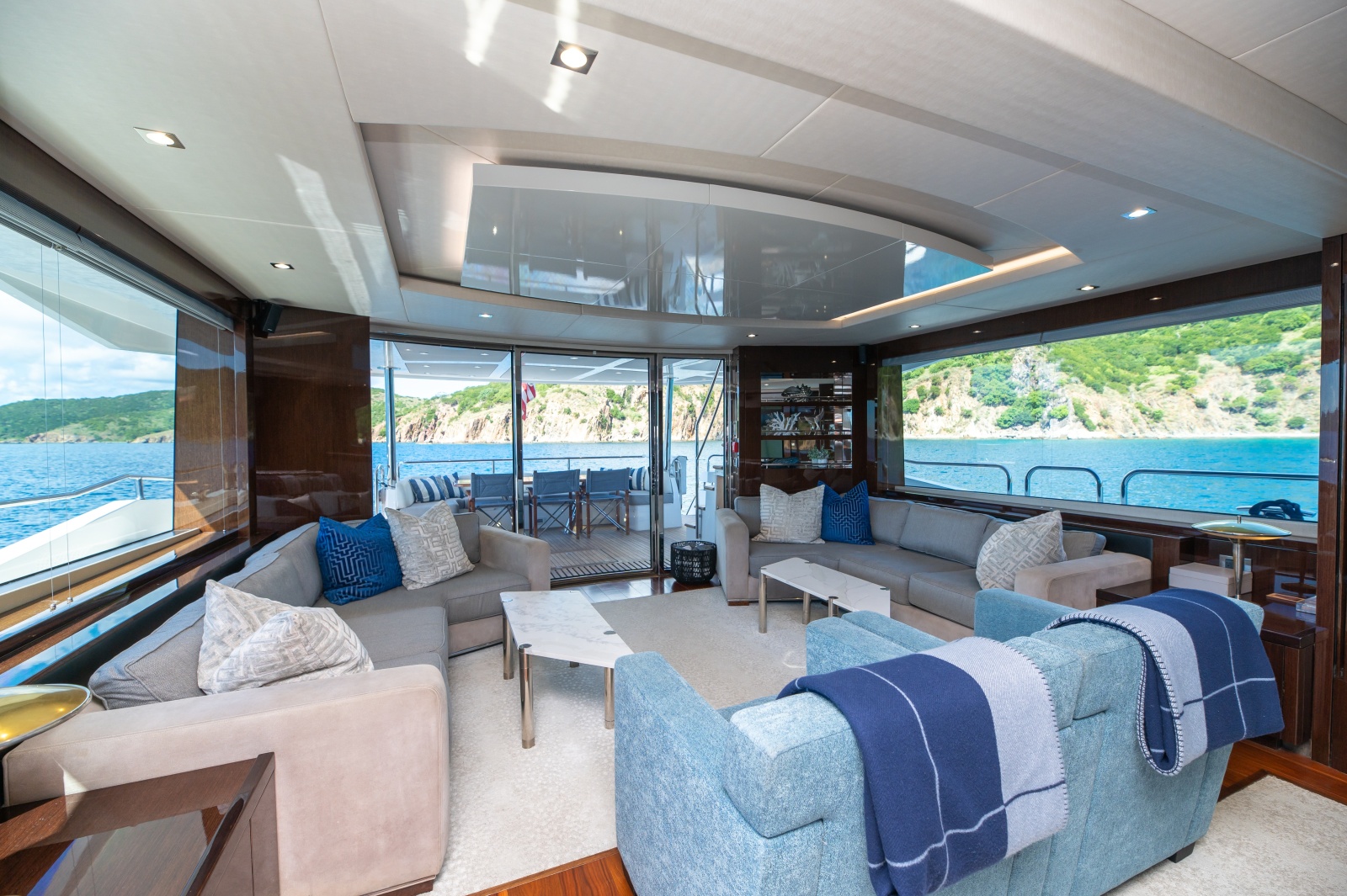 86' 2017 Sunseeker 86 Yacht