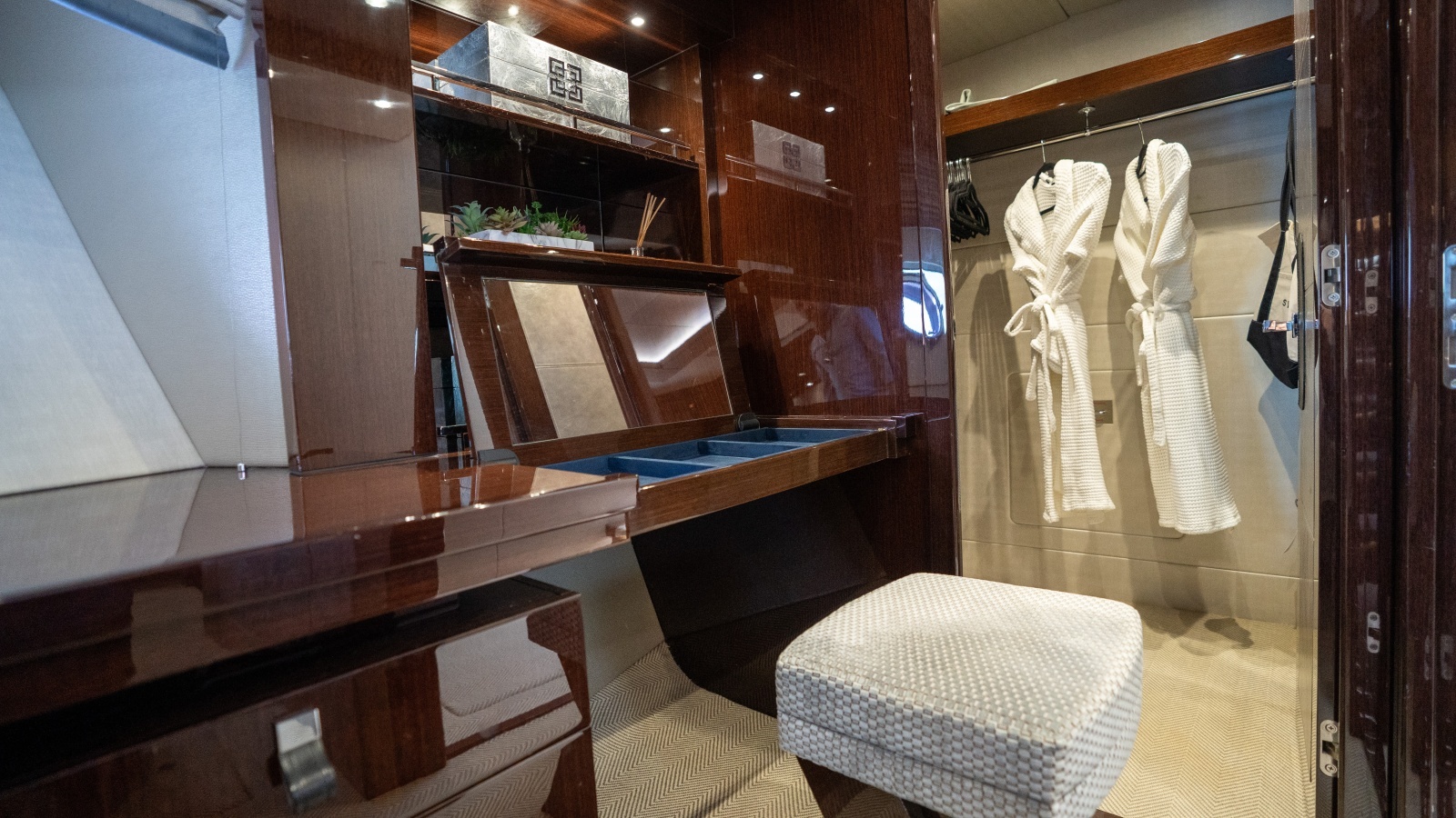 2017 Sunseeker 86 Yacht photo 68