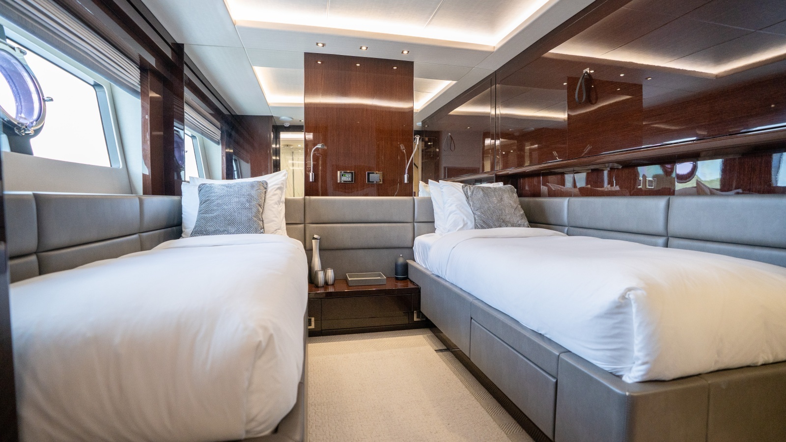 2017 Sunseeker 86 Yacht photo 81