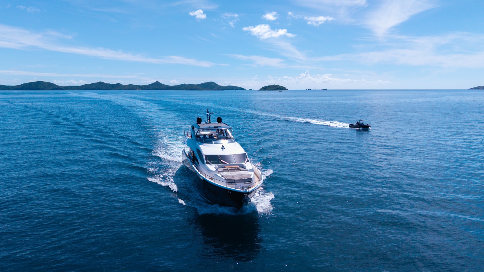 86' 2017 Sunseeker 86 Yacht