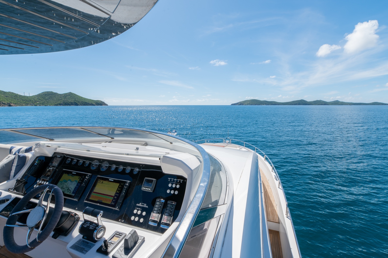 86' 2017 Sunseeker 86 Yacht