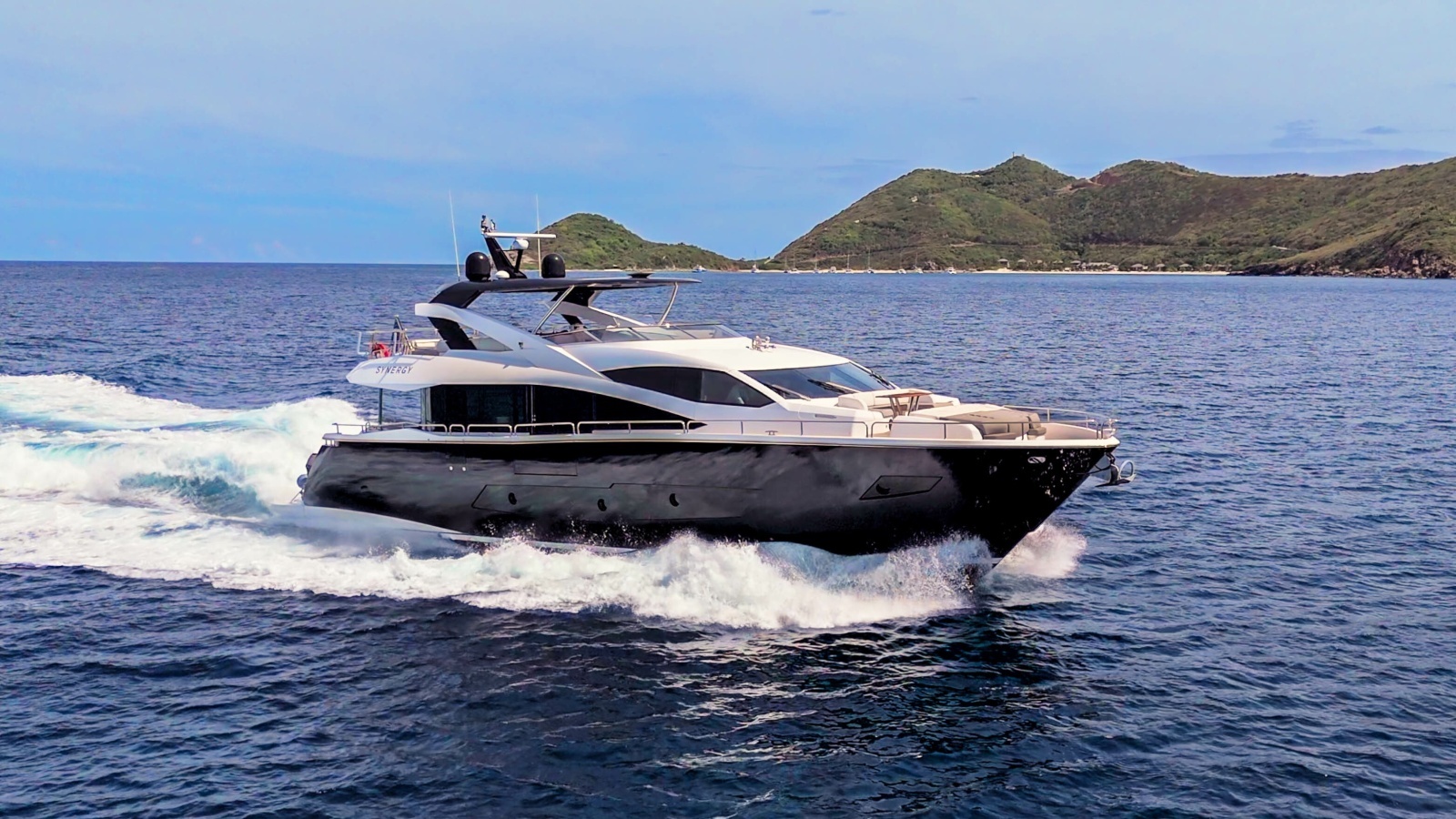 2017 Sunseeker 86 Yacht photo 1