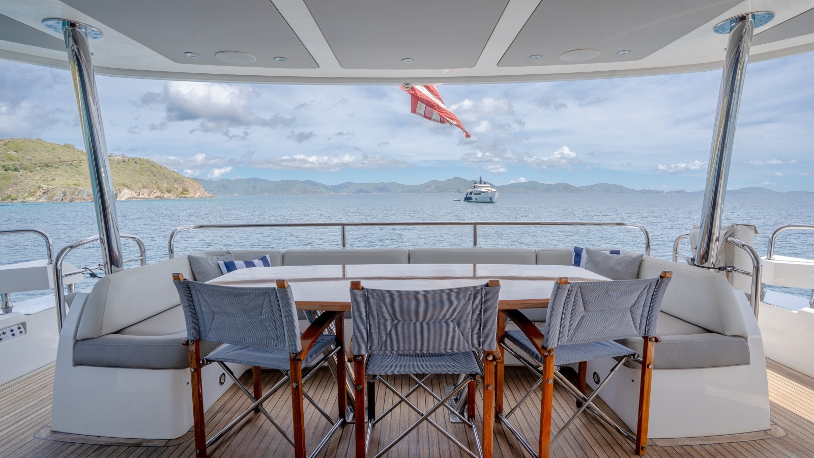 2017 Sunseeker 86 Yacht photo 24