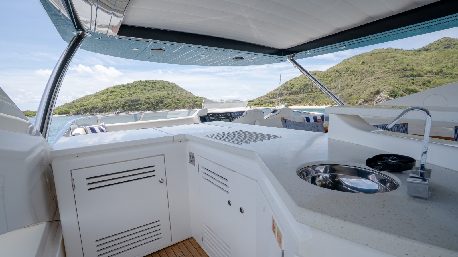 2017 Sunseeker 86 Yacht photo 103