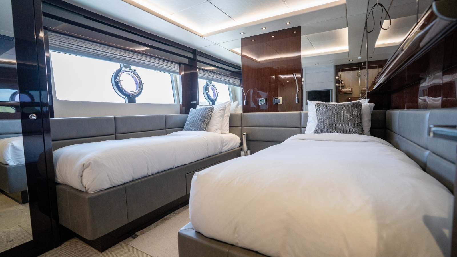 2017 Sunseeker 86 Yacht photo 80