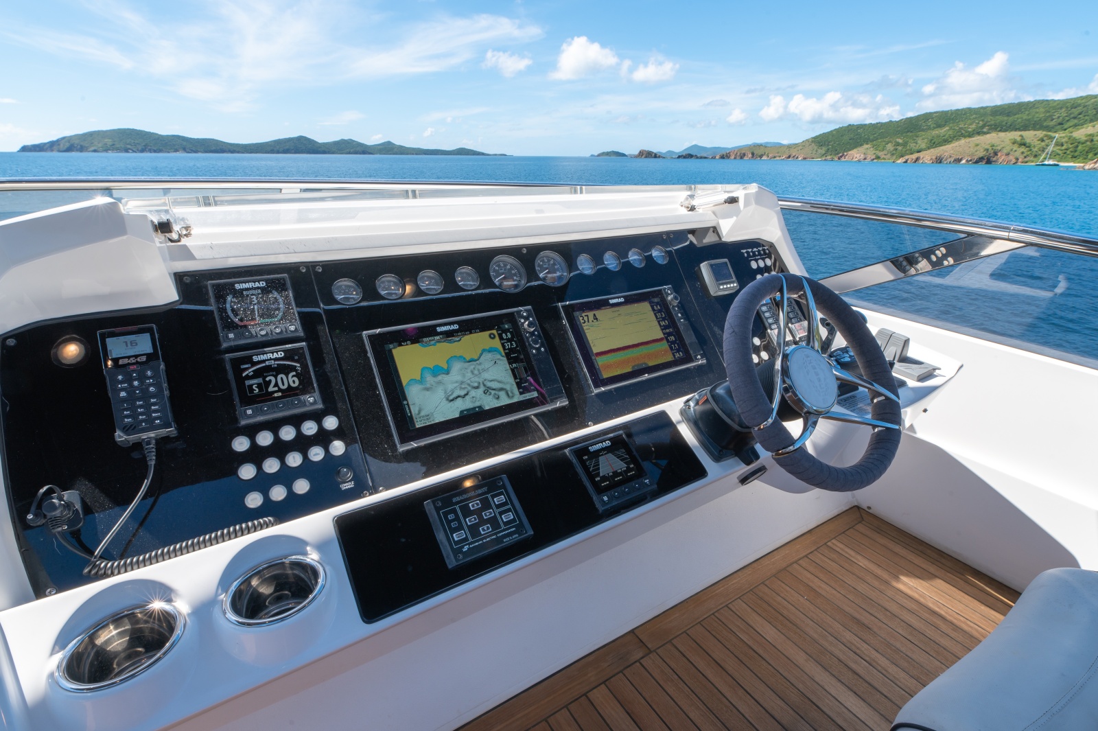 86' 2017 Sunseeker 86 Yacht