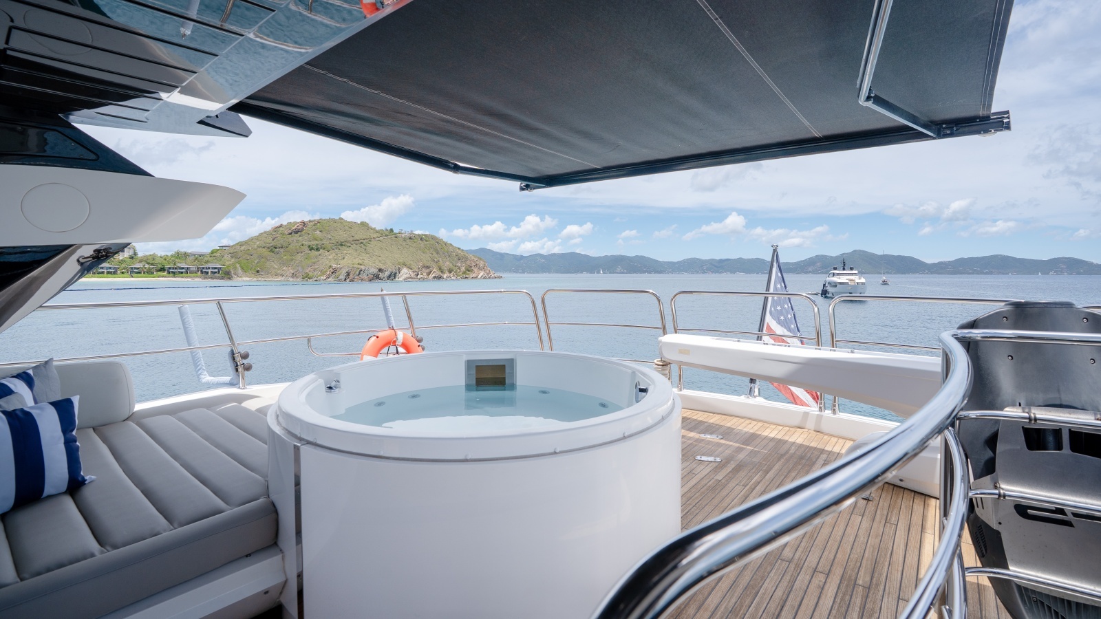2017 Sunseeker 86 Yacht photo 95