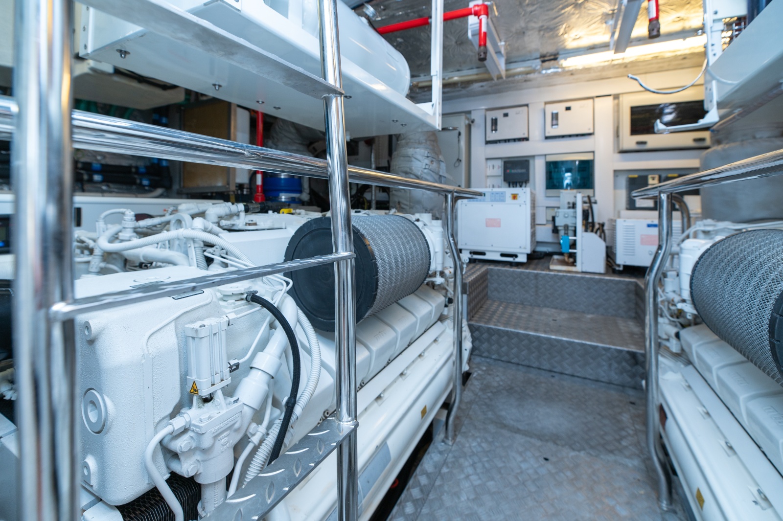 86' 2017 Sunseeker 86 Yacht