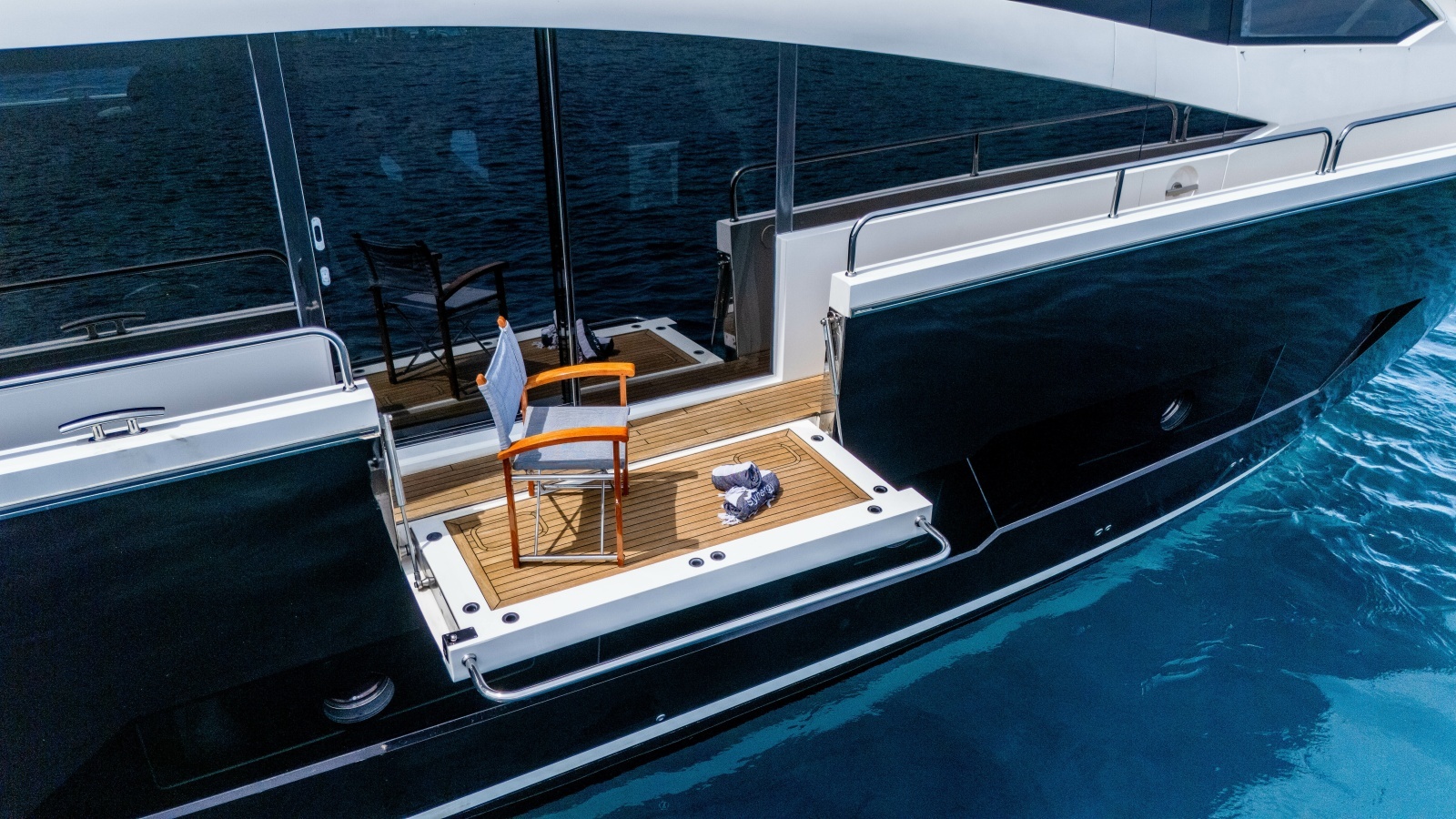 2017 Sunseeker 86 Yacht photo 14