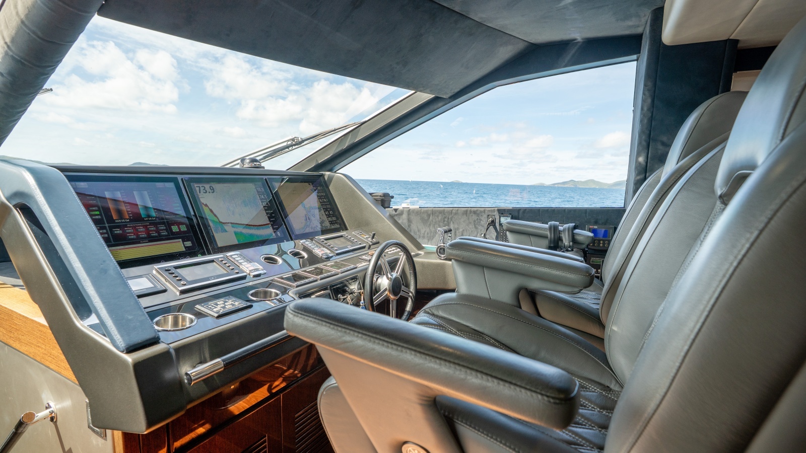 2017 Sunseeker 86 Yacht photo 44