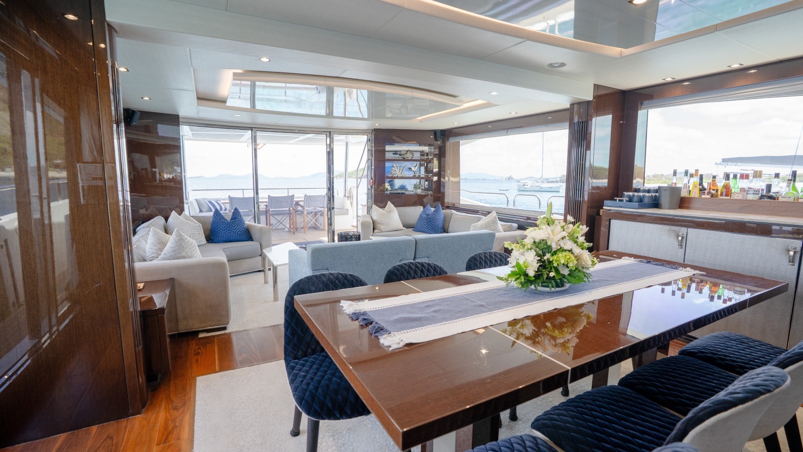 2017 Sunseeker 86 Yacht photo 33