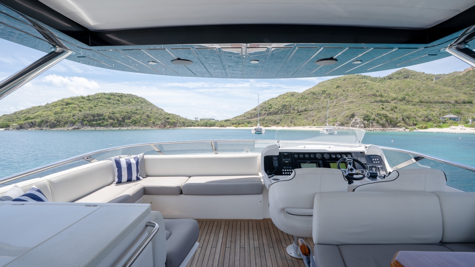 2017 Sunseeker 86 Yacht photo 105