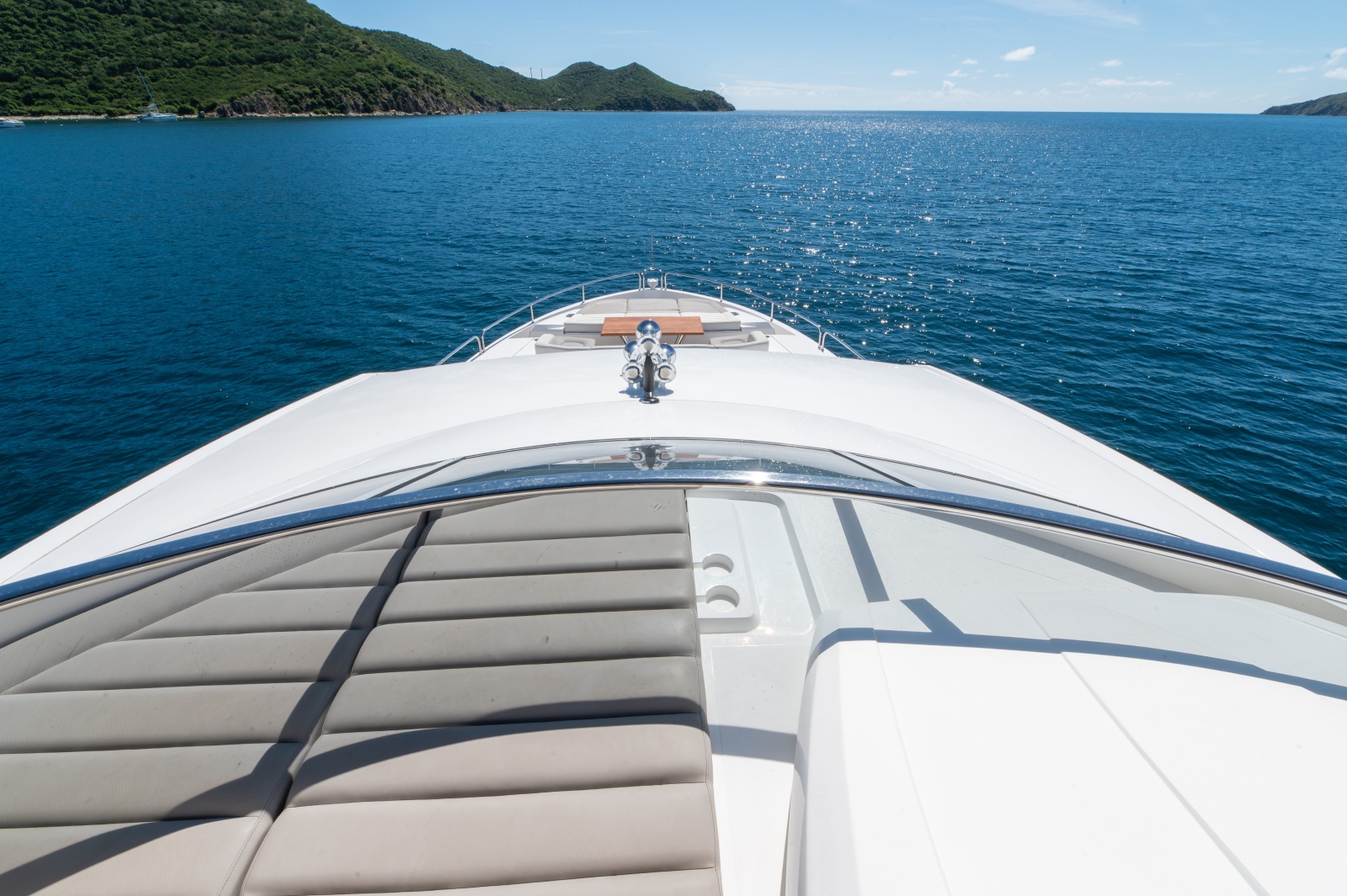 86' 2017 Sunseeker 86 Yacht