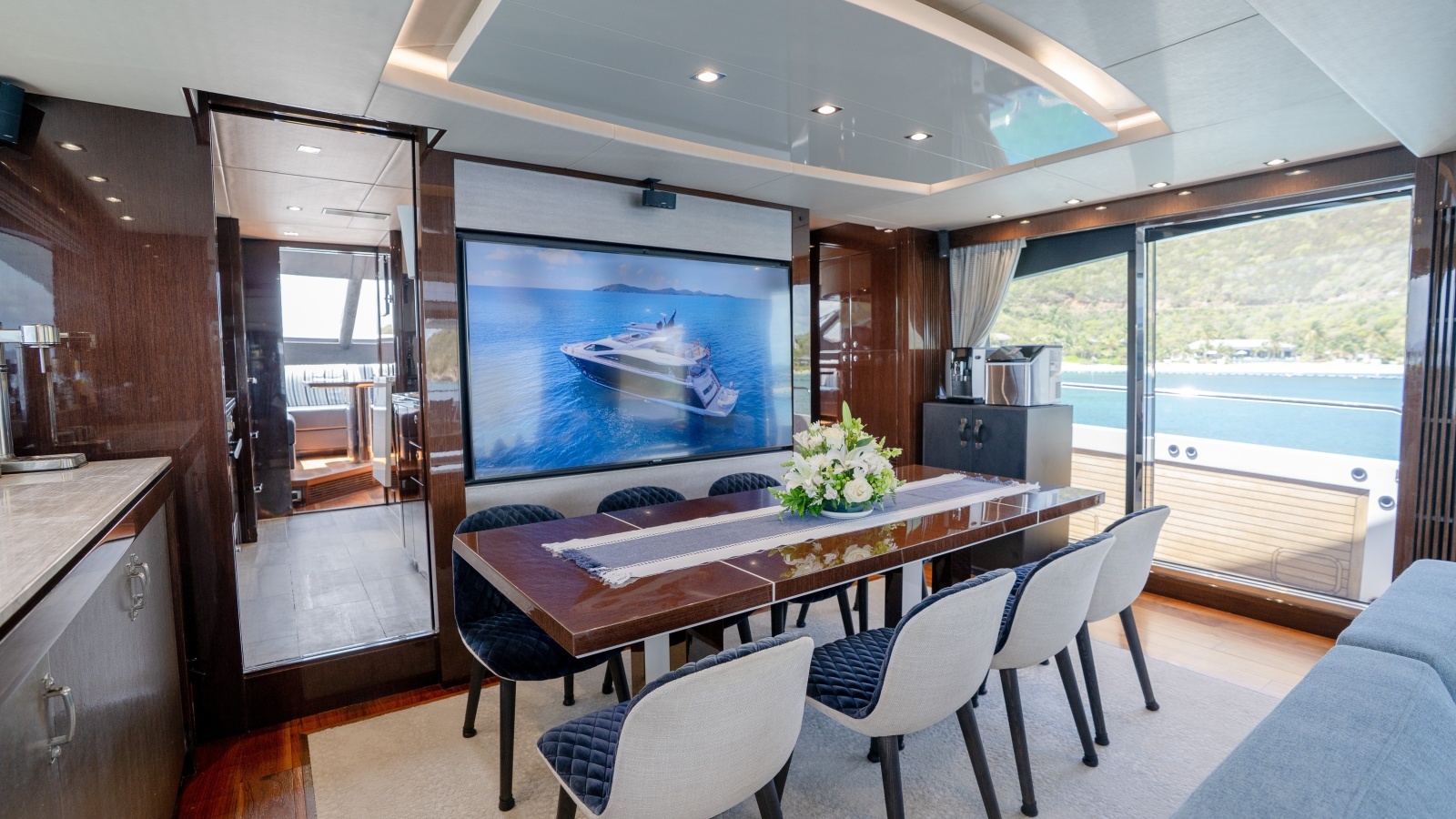2017 Sunseeker 86 Yacht photo 31
